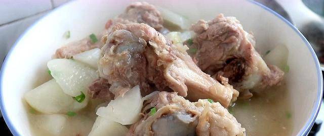 “骨头汤”其实不补钙？实正补钙的是那6种食物