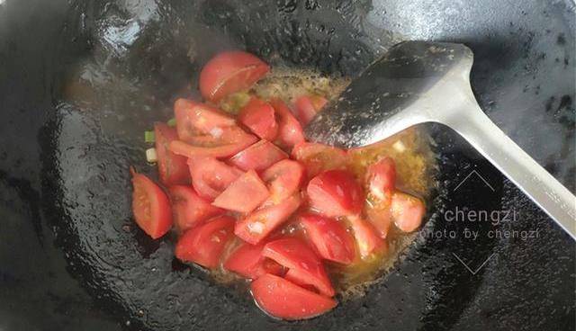 三种食材一路煮，既是菜也是汤，鲜美营养不上火，天冷吃正适宜