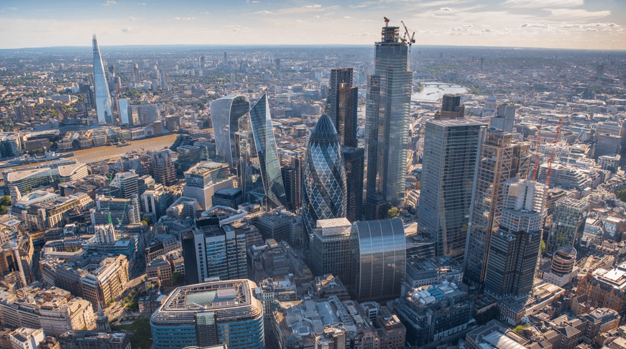 原创英国6700多万人，2023年，普通人一个月工资，到底有多少钱？