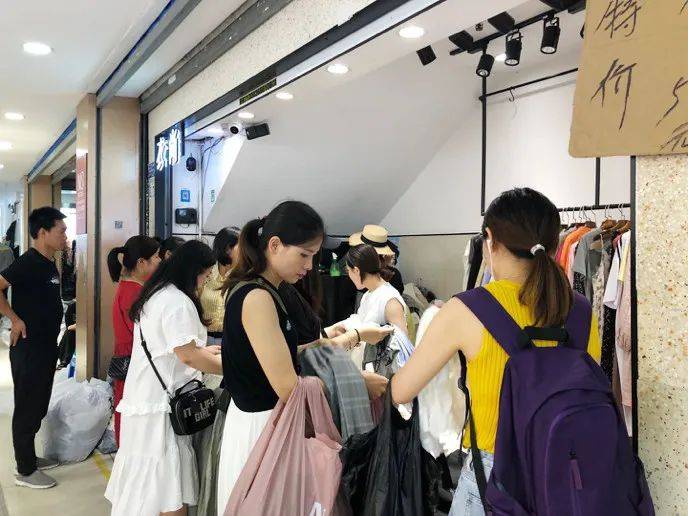 CQ9电子 CQ9传奇电子决裂！杭州四季青服装批发市场打响禁止直播带货第一枪(图3)