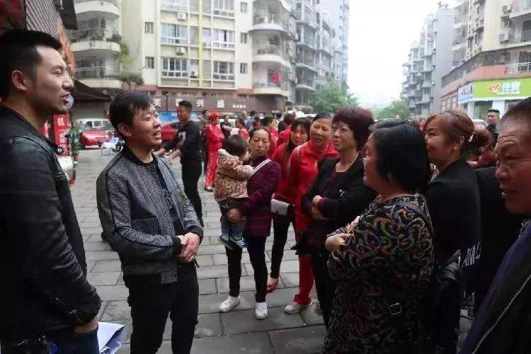 回望曾经露脸领奖事务：重庆彩民闹市区现身领奖，至今仍无人效仿