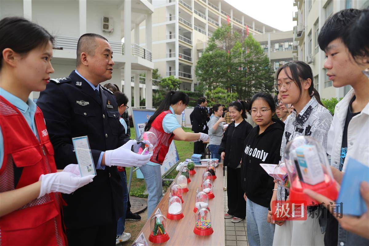 平安教育进校园，武汉职业手艺学院学生现场学“防诈骗”