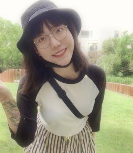原创吴莫愁的事业落寞史：当年有多大牌，现在就有多惨淡