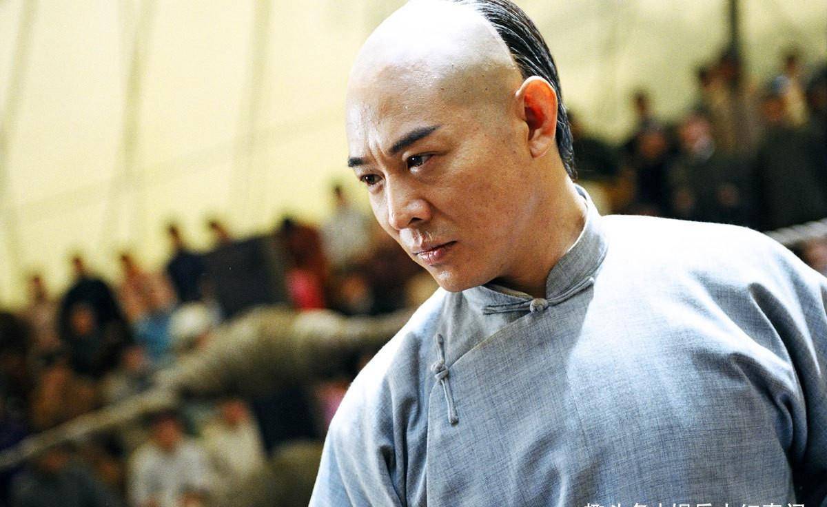 成龙大言不惭？自称单论拳脚功夫的话，肯定能战胜李连杰