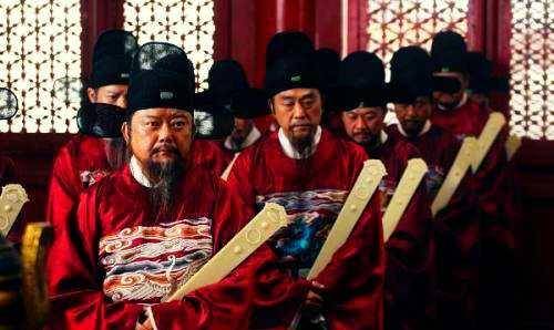所以历代皇帝轻易不肯对大臣施行，历朝历代“加九锡”的大臣寥寥可数。