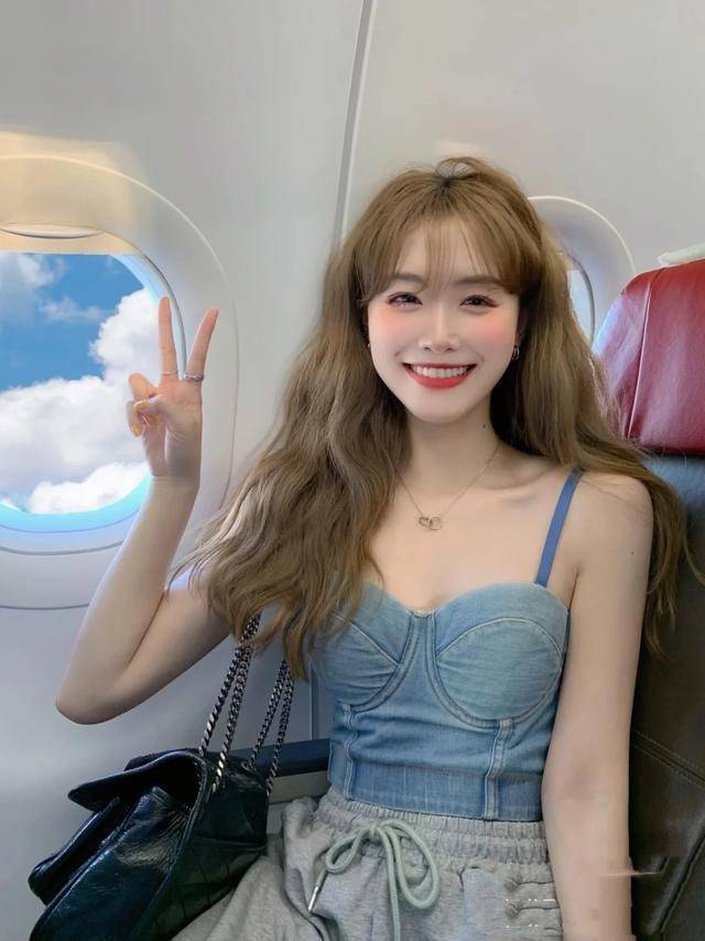 爱游戏官方网站夏天要做个甜辣小仙女！吊带衫必不可少时尚时尚又少女感爆棚(图9)