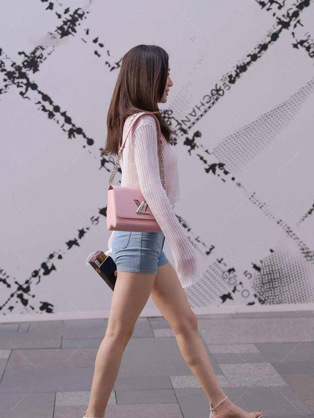 简约自然M6 米乐的瑜伽裤让你穿出年轻自信显得腿长脚小甜美温婉(图4)