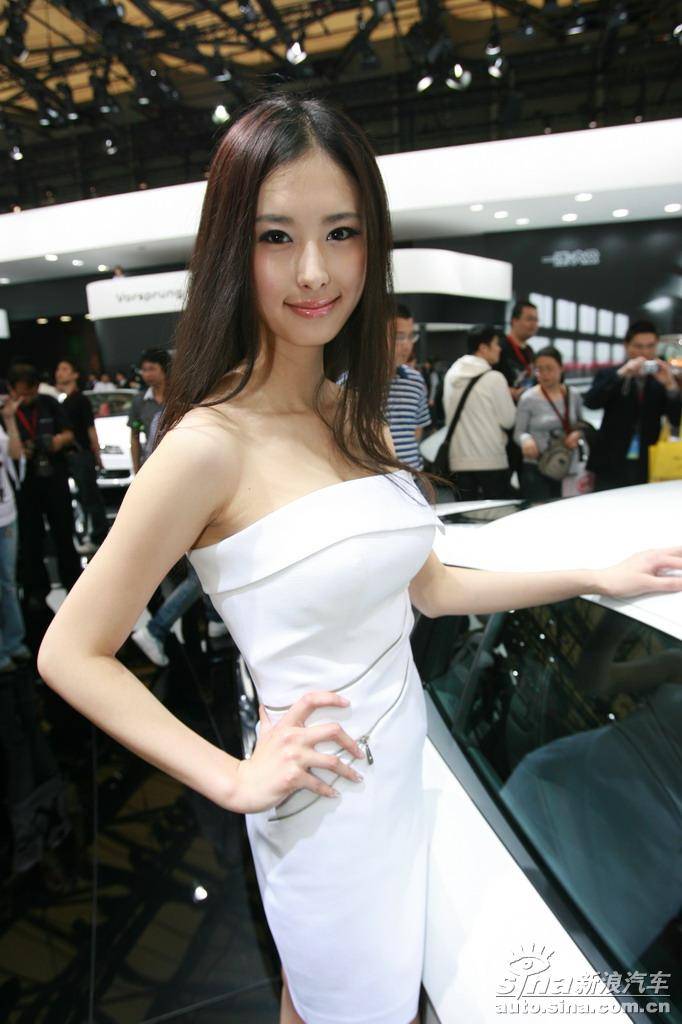 bat365官网登录中国车展五大最惊艳美女模特！她们魔鬼身材火辣(图10)
