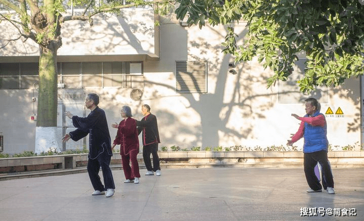 百岁老半岛体育人看起来只有60岁秘诀不是喝牛奶多运动而是做这4件事(图4)