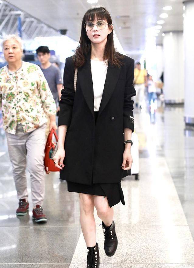 打造多彩黑色服装：如何搭配不同风格CQ9电子 CQ9传奇电子(图3)