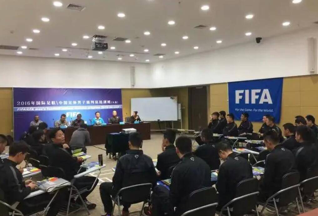 足協推行職業裁判計劃落后，眾多實力派裁判，該何去何從？