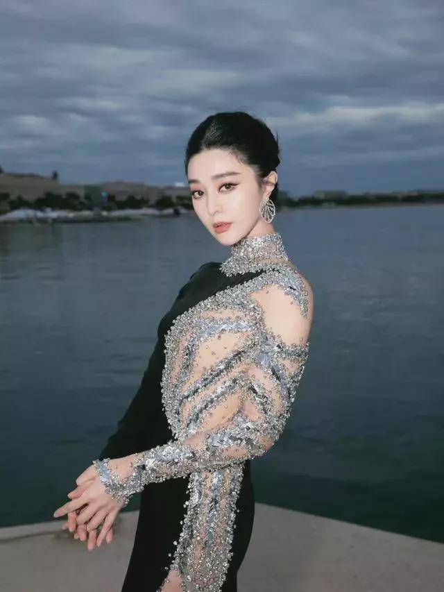 原创内娱腰精天花板（娱乐圈腰最好看八位女星）