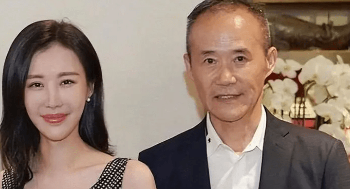 原创72岁王石绯闻不断，田朴珺手握王牌，至今没有回应丝毫都不着急