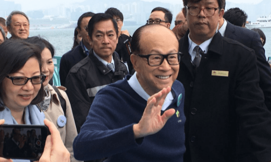 Kaiyun 开云李嘉诚96岁大寿切绿蛋糕身价千亿禁烟酒禁欲抗衰药一颗156万
