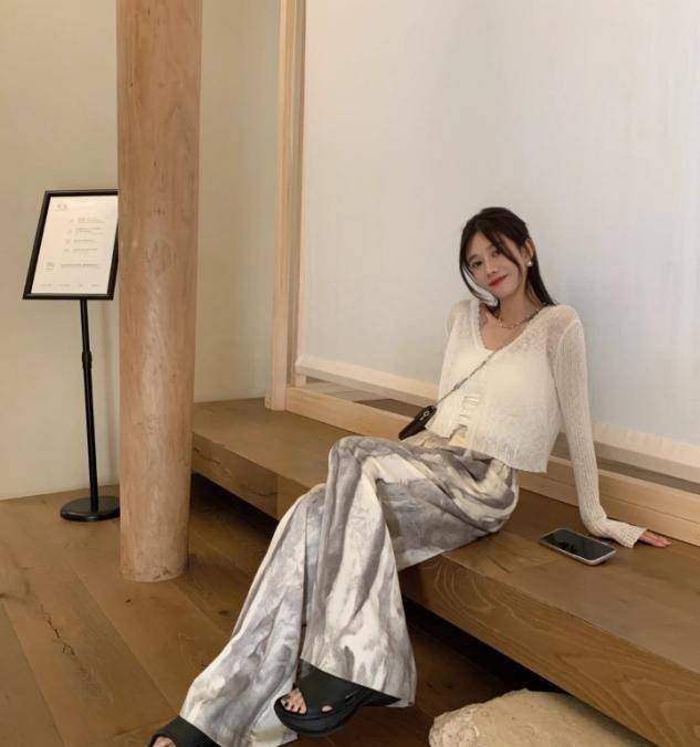 真正懂得穿米乐 M6衣的女人绝不会穿瑜伽裤或骑行短裤！换上这件衣服更显优雅高级(图1)