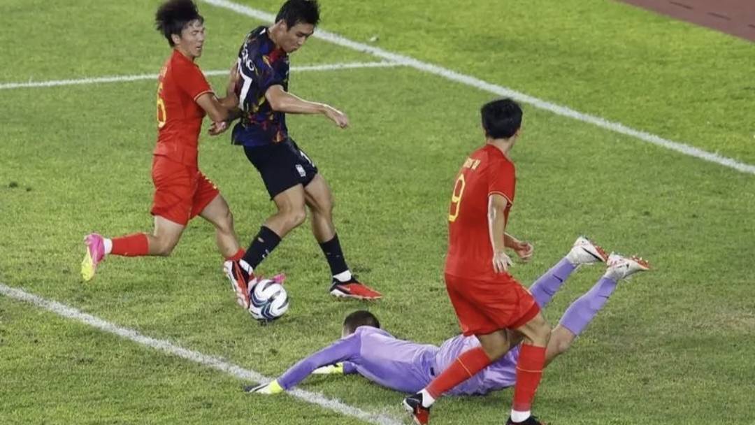 亚运会男足：国足只输2球偷着乐，中国香港队遭淘汰伊朗晋级4强！