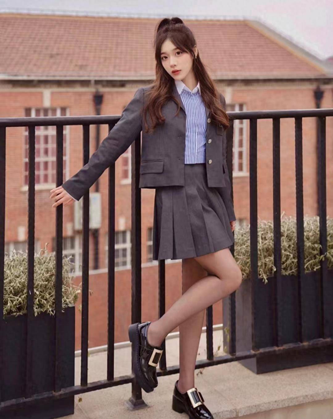 今年秋天最流行的裙子复古又时尚永远最懂女人心！爱游戏AYX体育(图6)