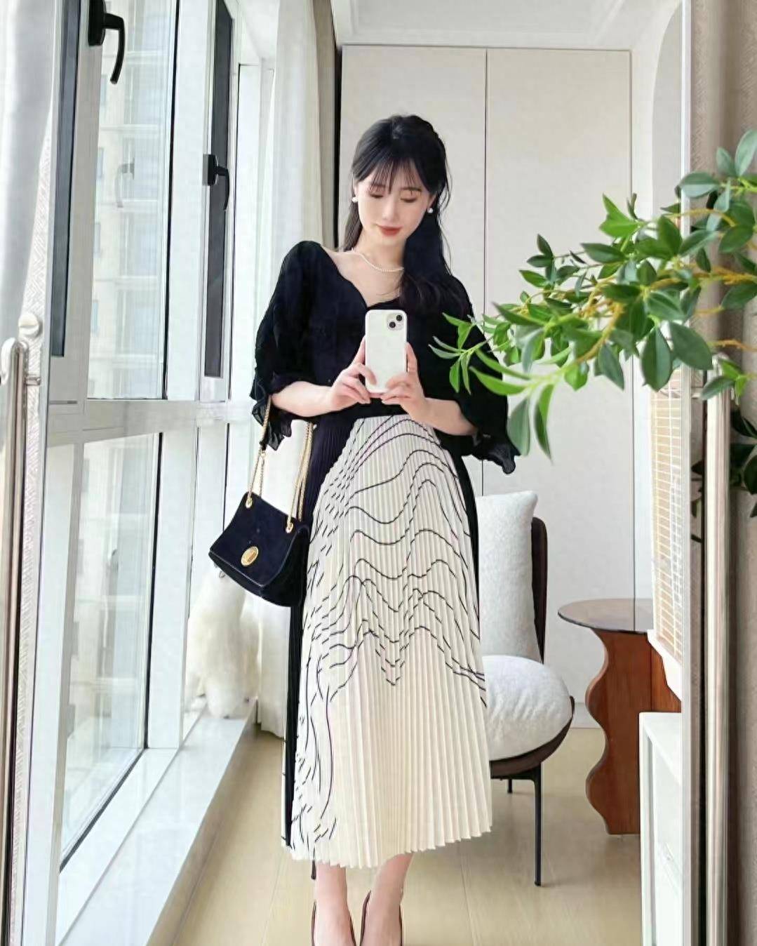 今年秋天最流行的裙子复古又时尚永远最懂女人心！爱游戏AYX体育(图13)