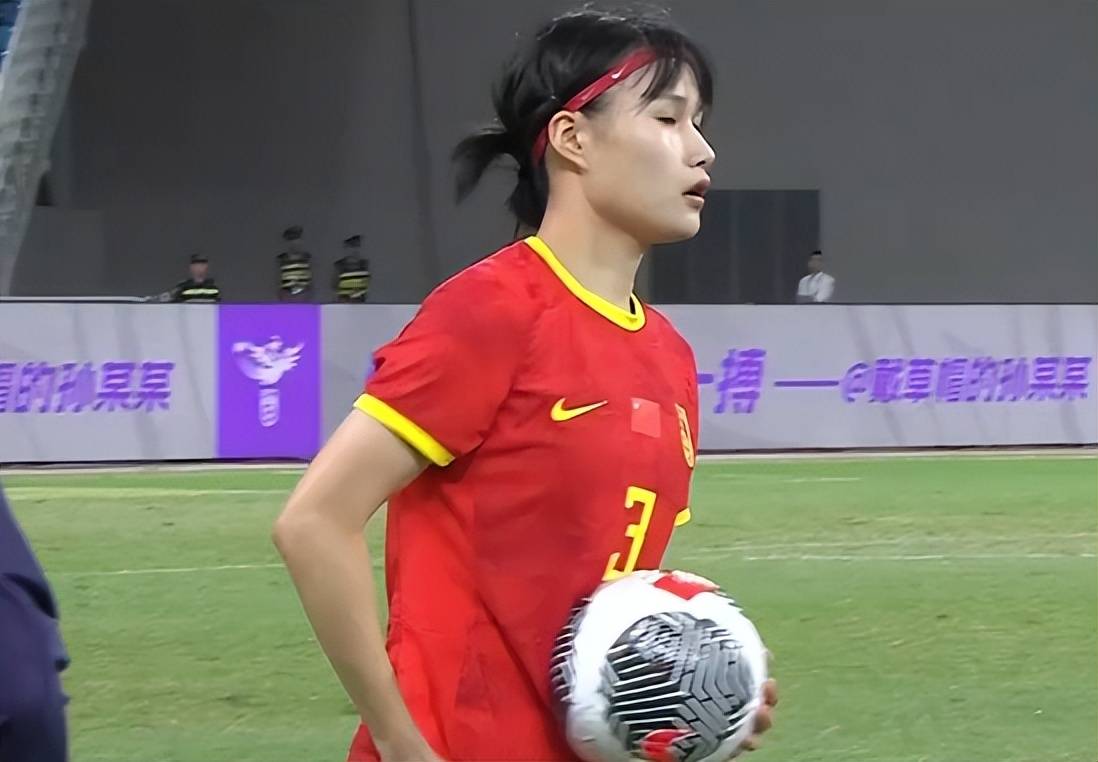 0-0！中国女足久攻不克，进球被吹，韩国队门将险被立为太子，米卢观战