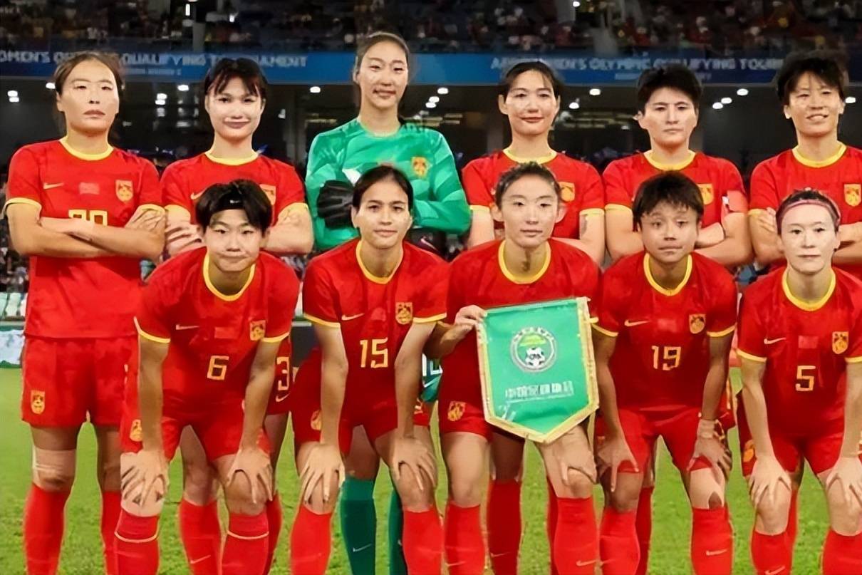 亚洲鱼腩球队爆冷门！女足1-1平局收场韩国被淘汰出局，队长赛后流下眼泪遗憾离场后
