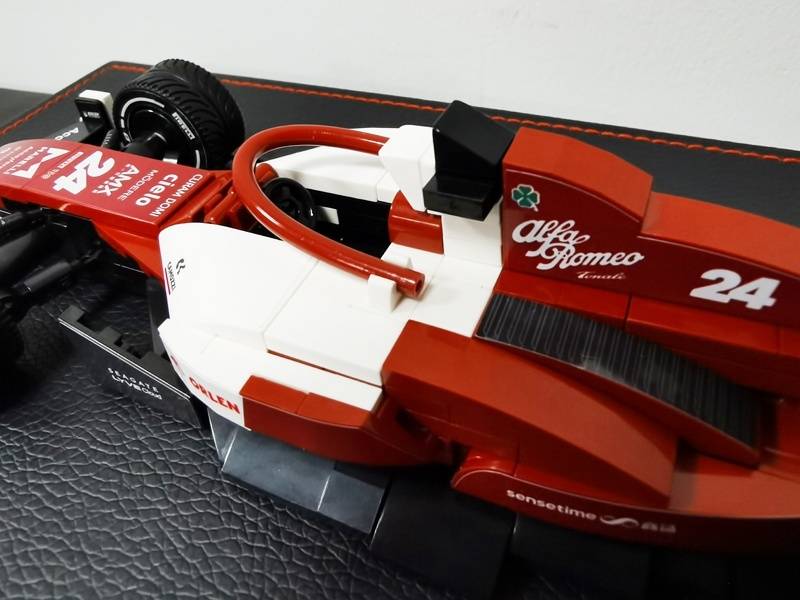 【赛车体育】原创
                铖品记丨这阿尔法·罗密欧F1赛车积木，到底有多少细节？