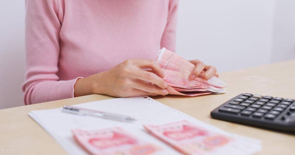 梦见前女友存了好几万块钱，情感与财务交织的梦境解析