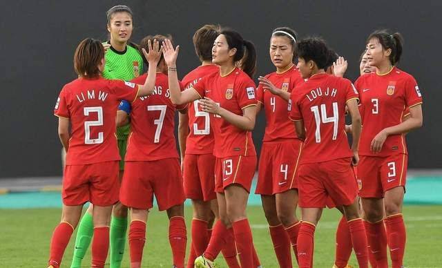 美国队兴奋早了，中国女足落败事出有因，东道主占大便宜