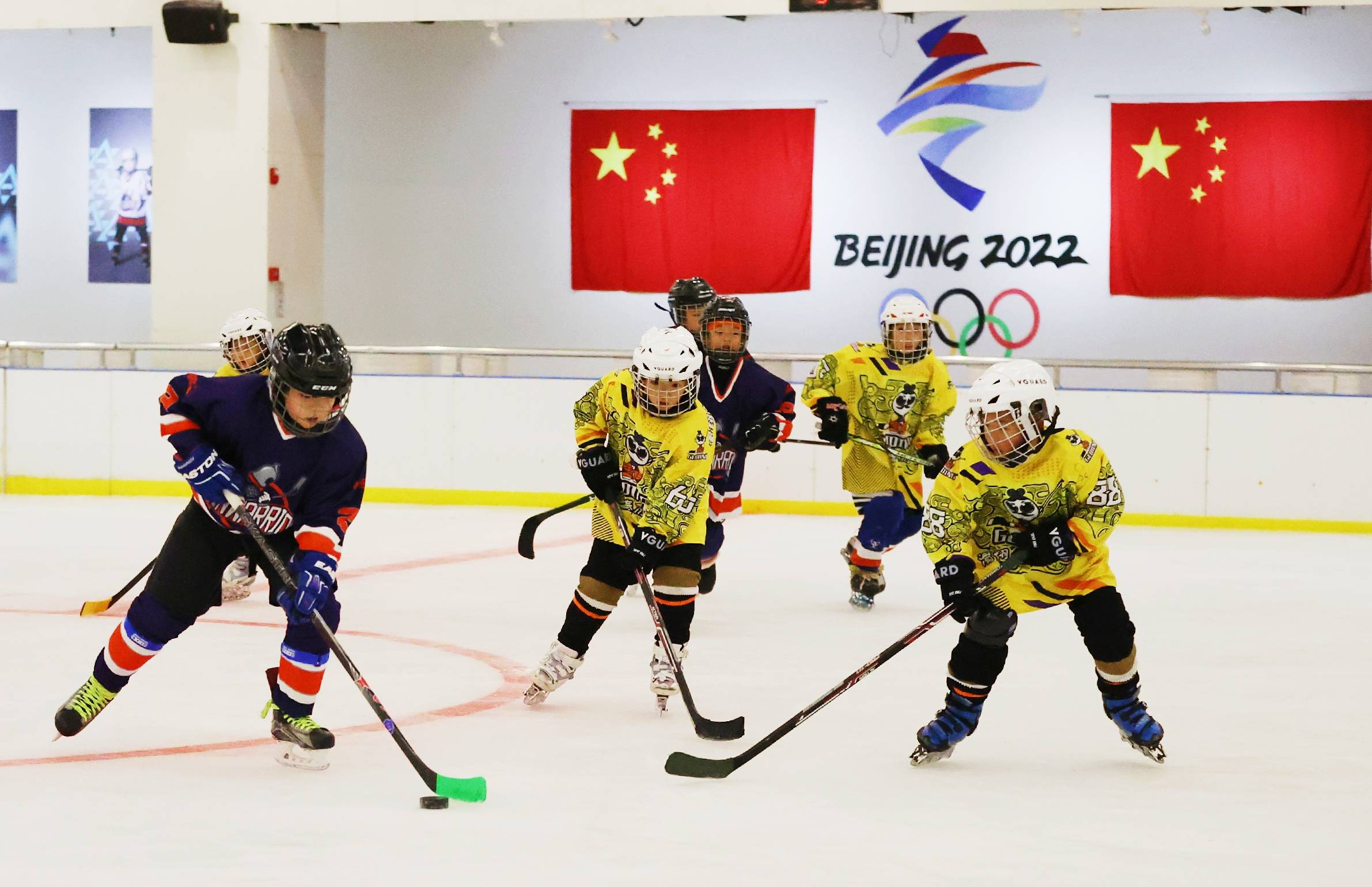 11支球队近200名小选手竞技陕西省第三届协会杯青少年冰球公开赛开战