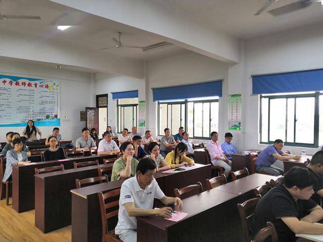 钟鸣中学教师参与心理健康教育培训让师爱抚慰青春躁动的心灵