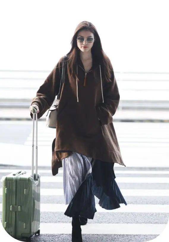 绿配咖穿搭 830df25c943b4f40824e8af23fd2a154.jpeg