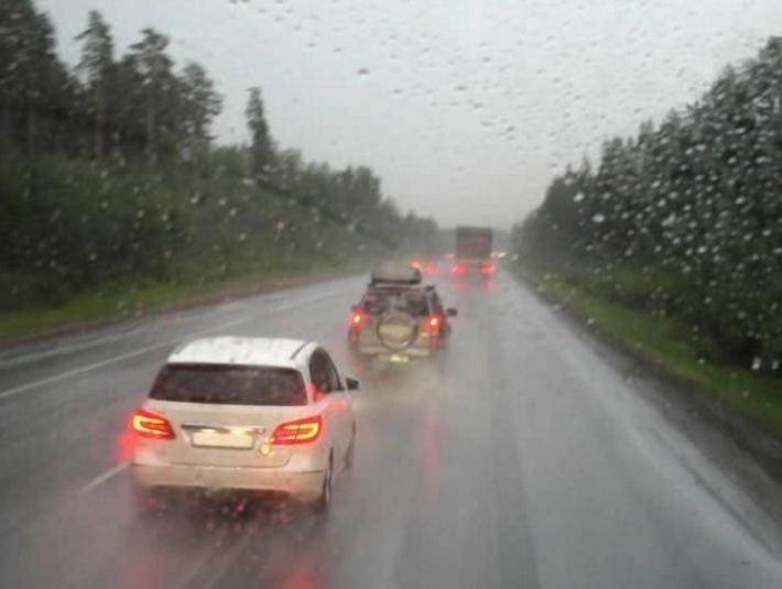 高速下暴雨车速可以降到多少 dd062dd3538041809fb7712a5b1af8d0.jpeg