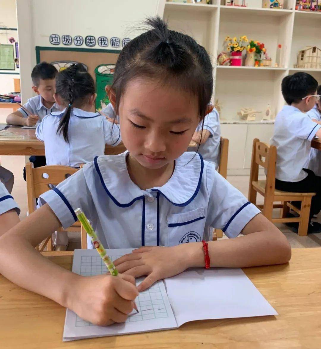 小学生上课太有趣了. 好期待上小学呀!