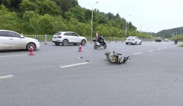 哪里发生过交通事故 e11bf5a814db4ea88393ebd80b3436fc.jpeg