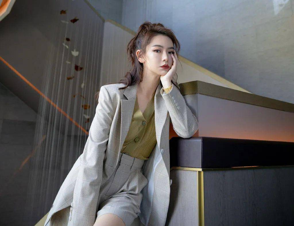 欧阳娜娜被小生撩了?戚薇混得差?郭麒麟得罪人?lisa抢小花资源?