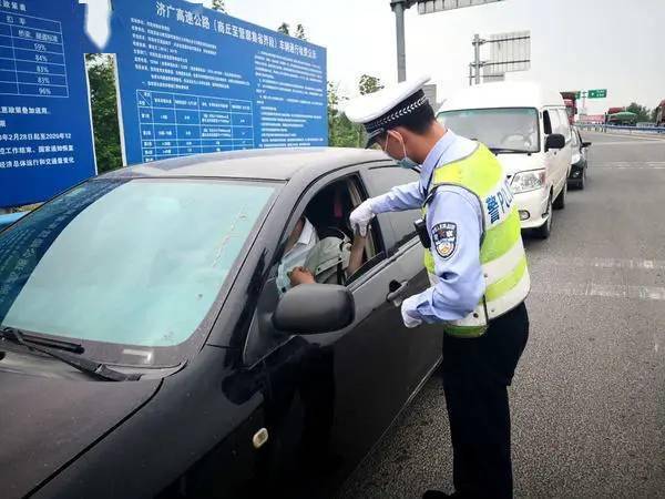 坐副驾驶不系安全带扣谁的税 57b983aa06d94134be8cf13ebdca1746.jpeg