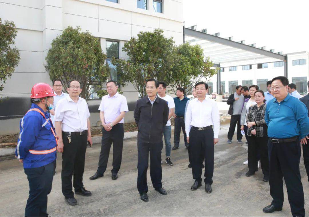县领导王汝娜,朱德华,许乃秀,陈正源,吴杰及相关单位负责人参加活动.