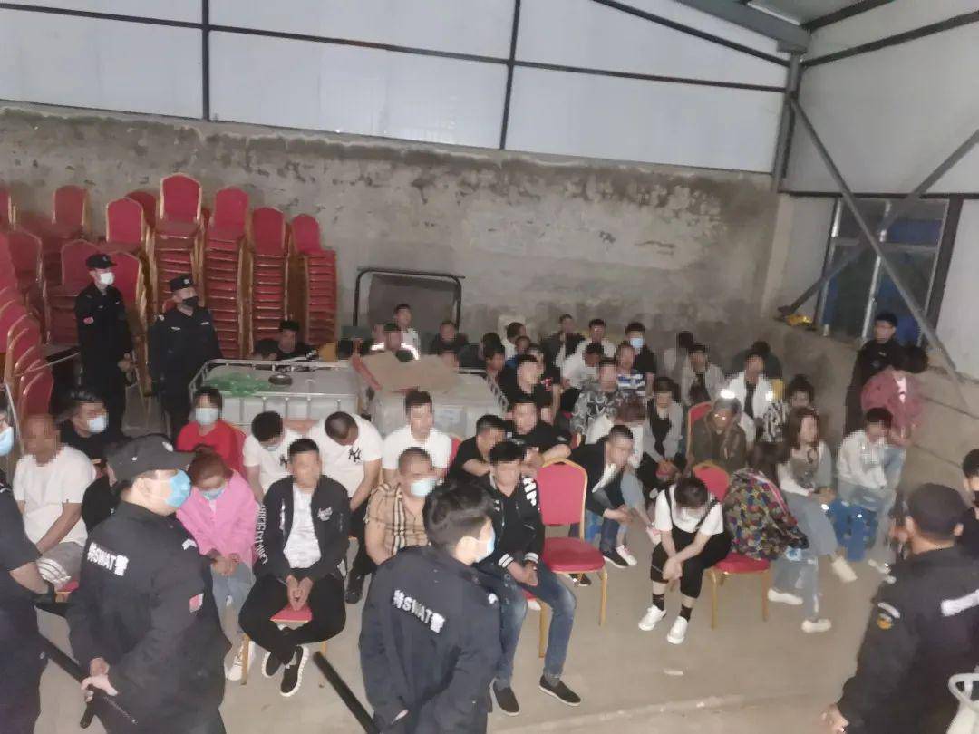 辽宁警方摧毁特大农村野外流动赌场抓获63人现场视频曝光