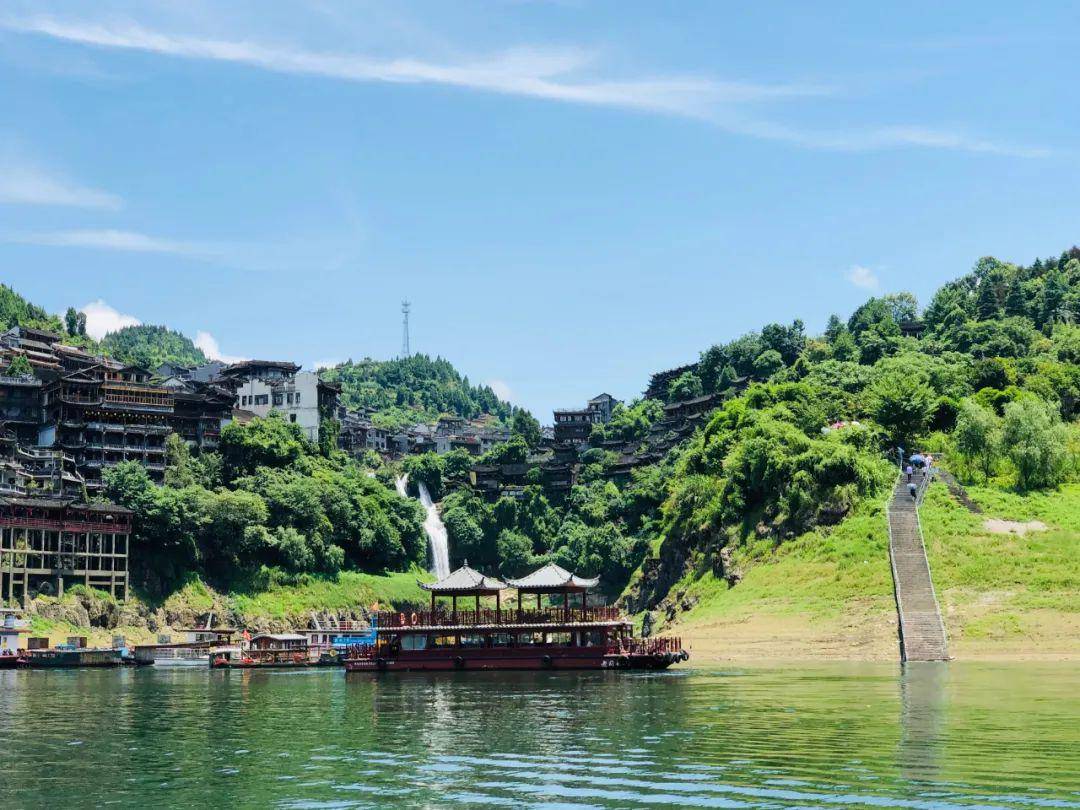 湘西芙蓉镇 挂在瀑布上的千年古镇 坐龙峡 酉水画廊 土王寨!