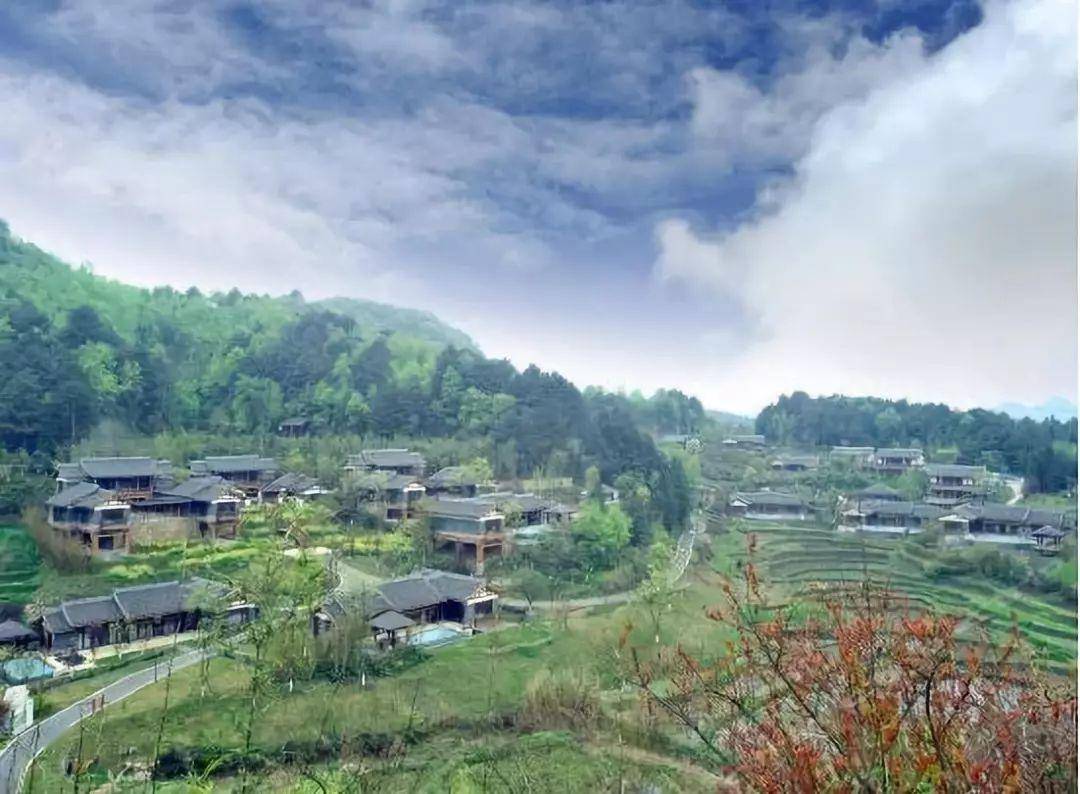 乡愁贵州"景区地处清镇市职教城西区,距我们的红枫湖农舍15公里左右