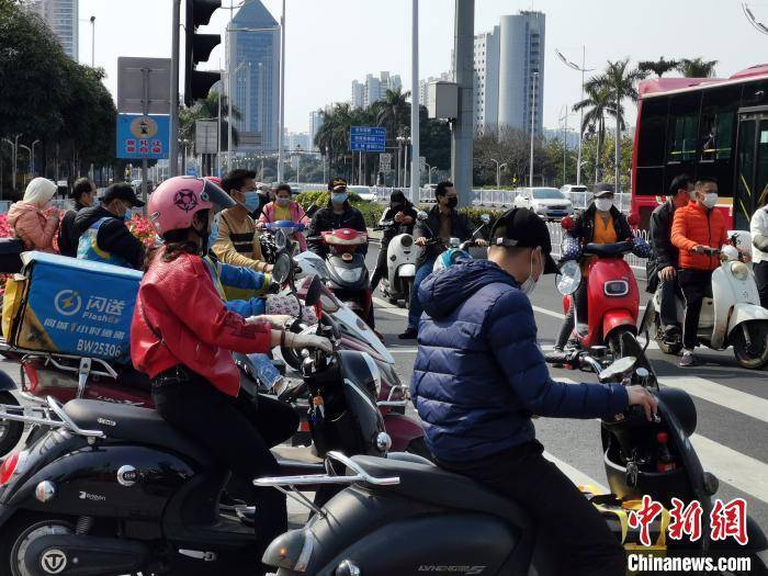 速冻！头盔价格一夜打回原形，倒爷、股民头都