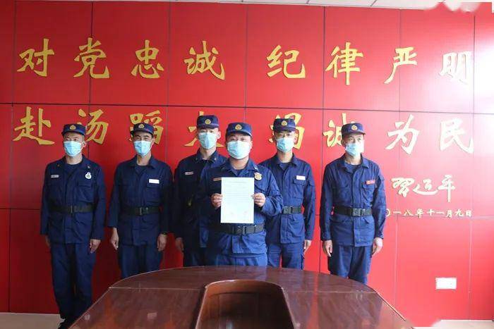 忠什么担成语_忠犬八公是什么狗