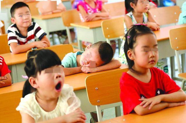 [孩子]身高、体质等差距很大，家长越早纠正越好习惯早睡和晚睡的孩子
