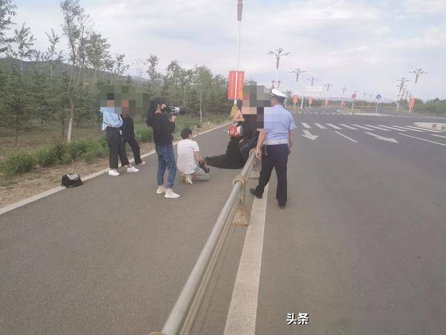 马路上婚纱照_马路上交通标志