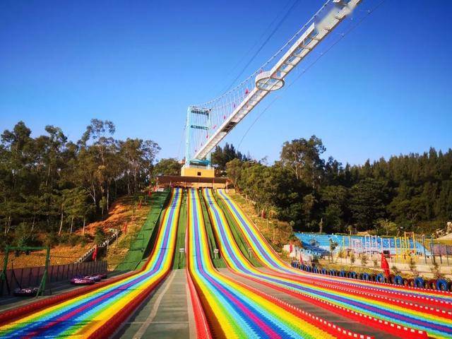 图 | 中驰山庄觉得室外太热也可以去东山岛梦幻星空馆吹着空调,看着