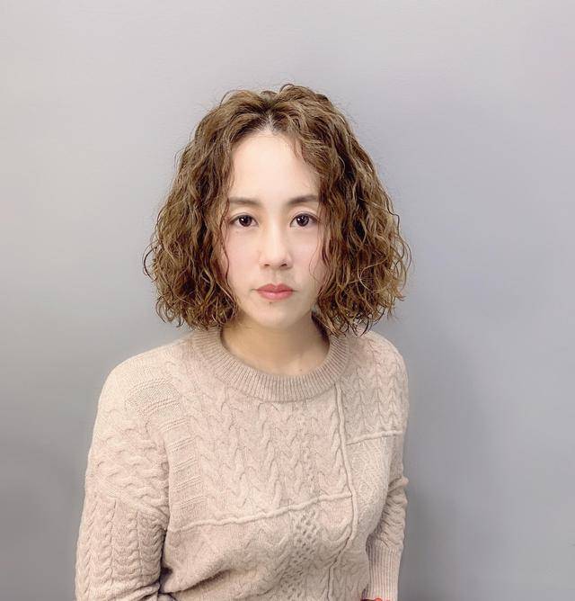 头发细软适合什么发型?满头烫发型22款送给你,洋气时尚显发量