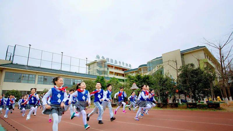 外来人口可以在三亚读小学吗_三亚风景图片