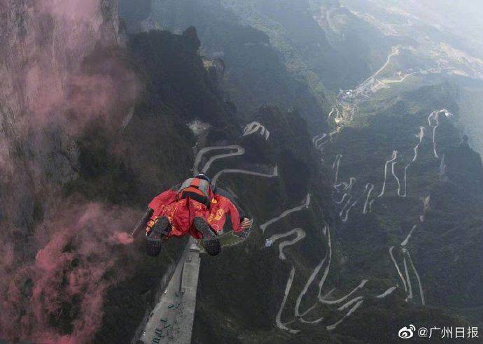 "亚洲翼装飞行第一人"张树鹏:玩极限运动要时怀敬畏之心,翼装飞行有