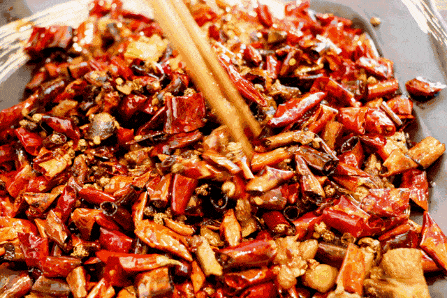 上山吃鸡,下江吃鱼,重庆给你一个走不动路的理由