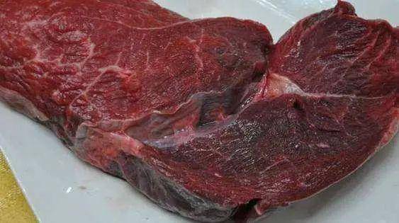 "假牛肉"是怎么做成的?看到原材料后,再也不买便宜牛肉了