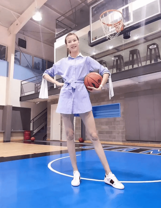 篮球女神许诺,身高1米95,曾上相亲节目找对象,近照美出新高度